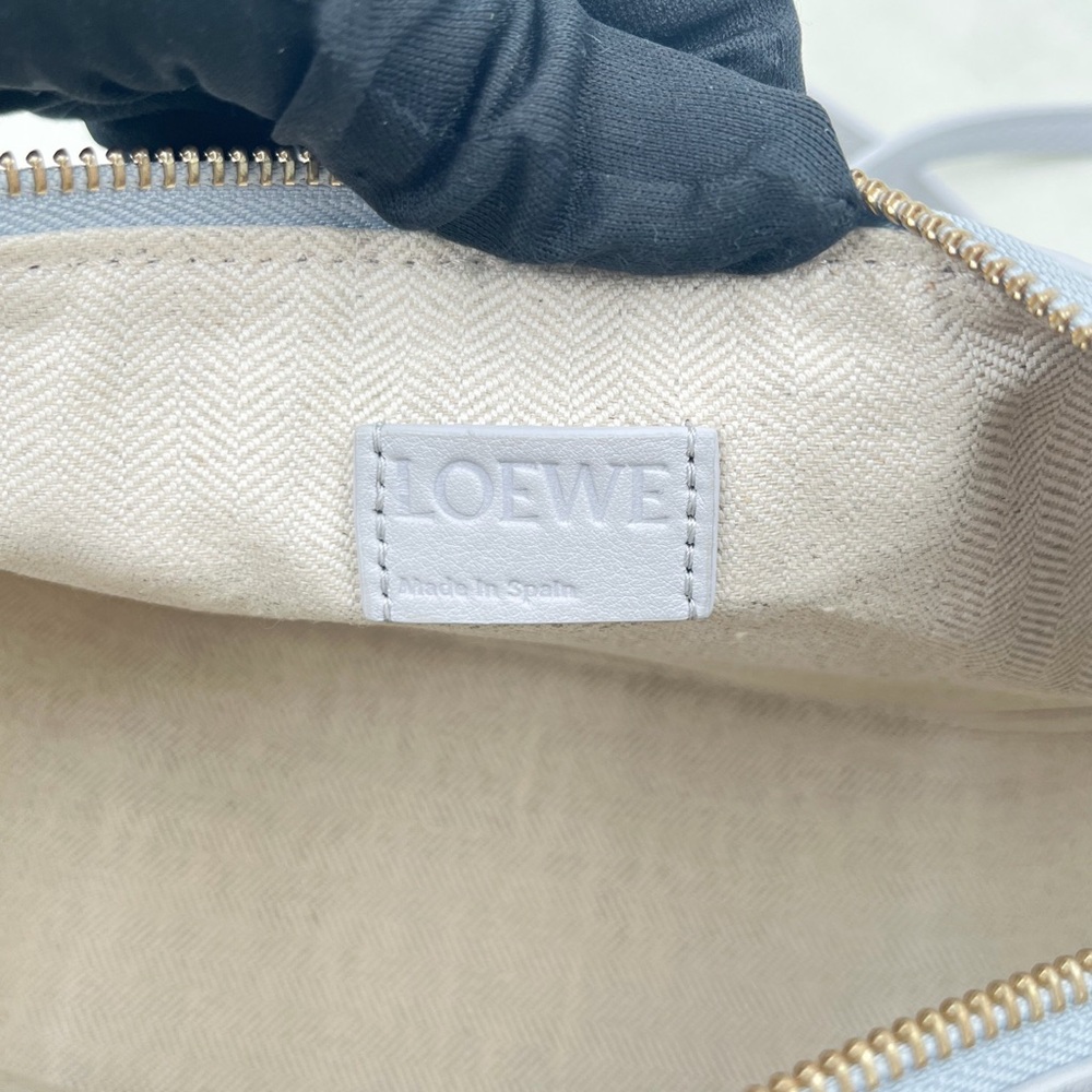 LOEWE Hammock Hobo Bag Light Grey Grained Calfskin - Picture 13 of 13